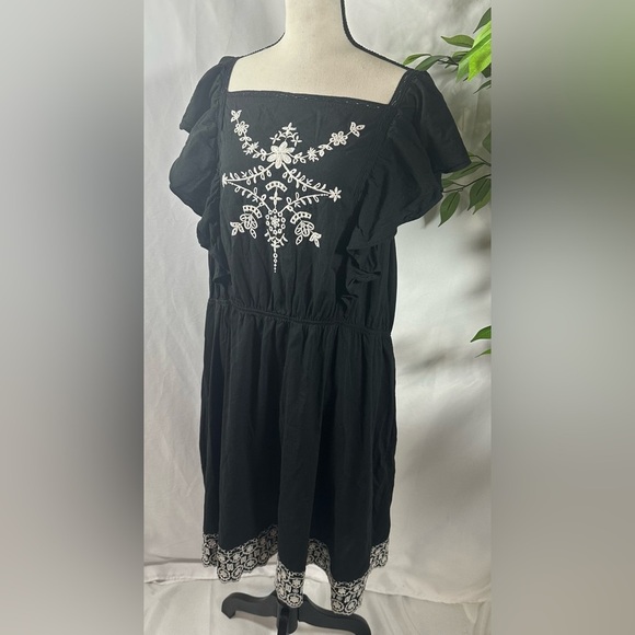 Old Navy Black and White Dress - Picture 9 of 10